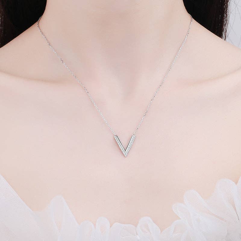 V-Shape Moissanite Wedding Necklace in 925 Sterling Silver – Elegant Bridal Jewelry | QB Customs