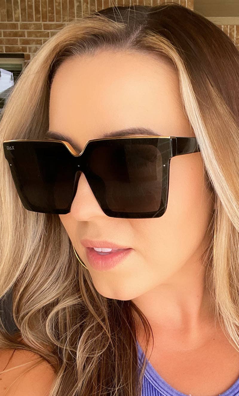 LARK Black Sunnies