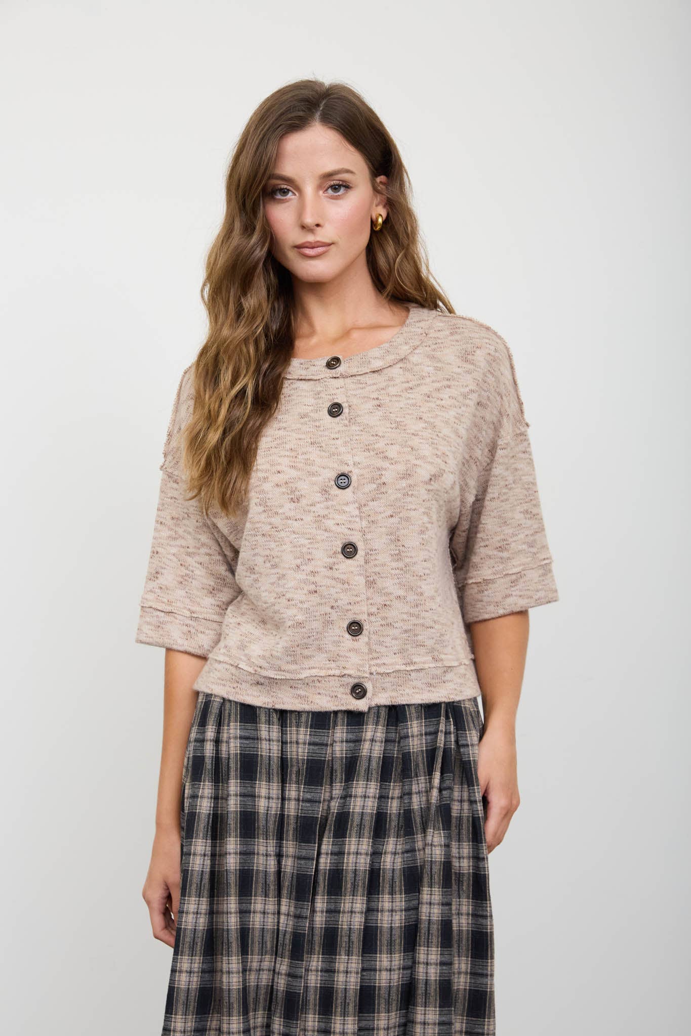 MARLED BUTTON DOWN SHORT SLEEVE RAW EDGE KNIT TOP |QUEEN BEE