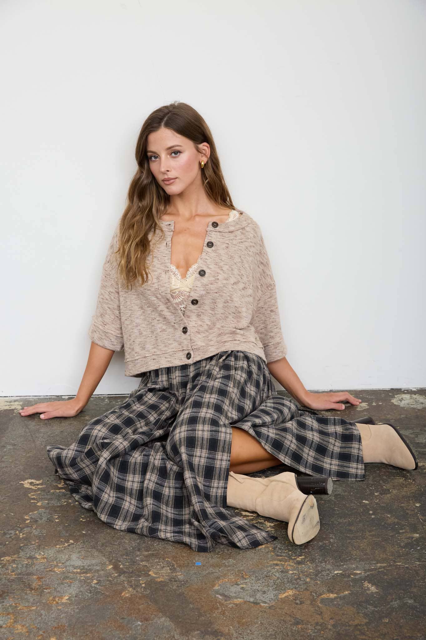 MARLED BUTTON DOWN SHORT SLEEVE RAW EDGE KNIT TOP |QUEEN BEE