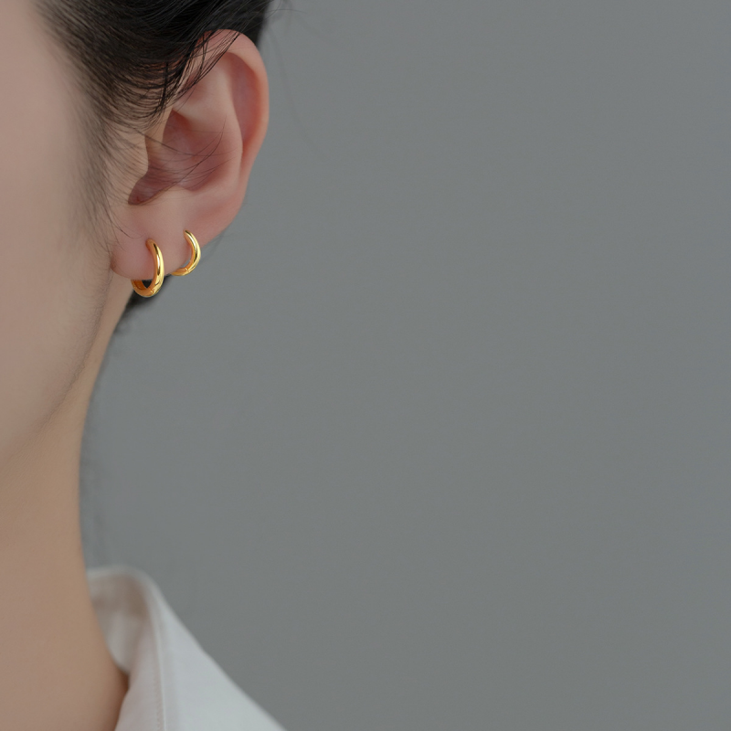 Dainty Minimalist Huggie Hoop Earring in 925 Gold Plated | Queen Bee Boutique