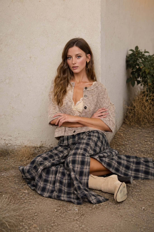 MARLED BUTTON DOWN SHORT SLEEVE RAW EDGE KNIT TOP |QUEEN BEE