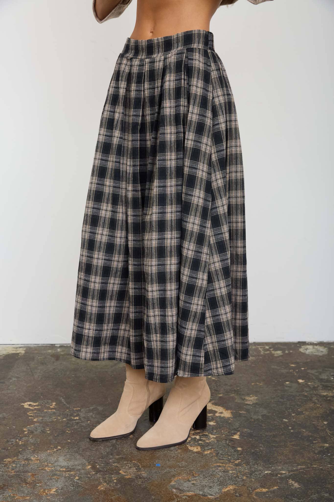 PLAID PLEATED MIDI SKIRT FALLWINTER | Queen Bee Boutique