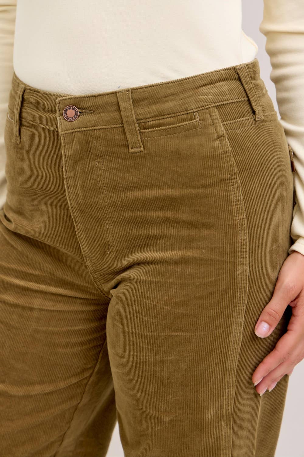 Judy Blue HW Retro Wide Welt Pockets & Forward Side Seams | Queen Bee Boutique