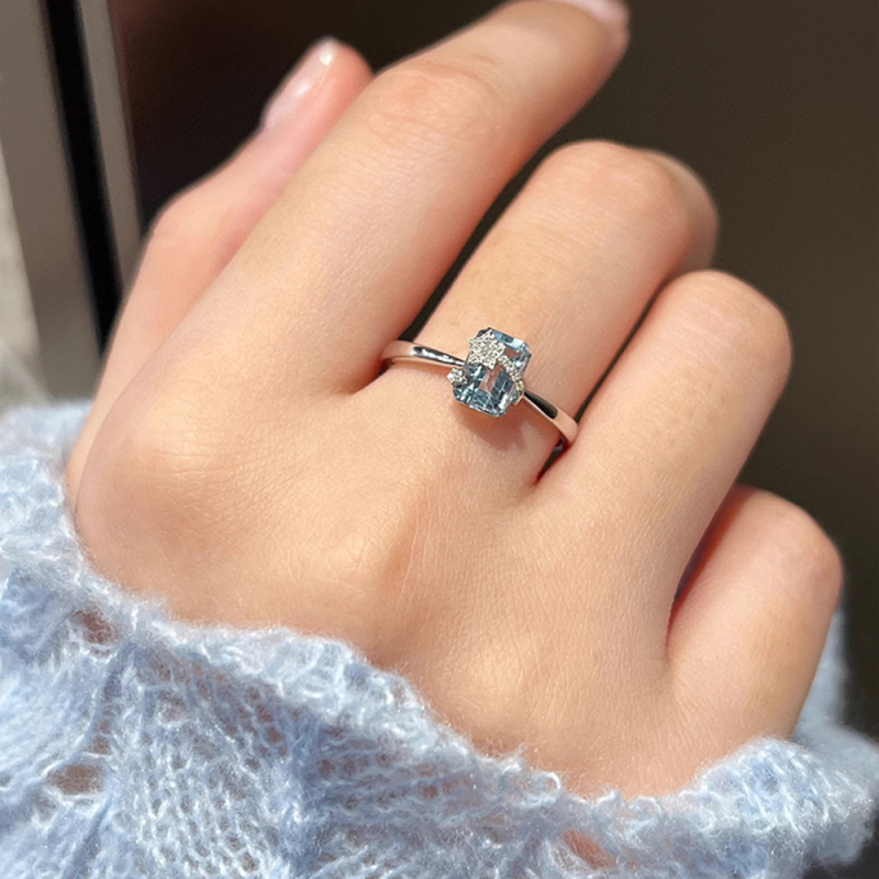 Dainty Blue Gemstone Star Band Ring in 925
