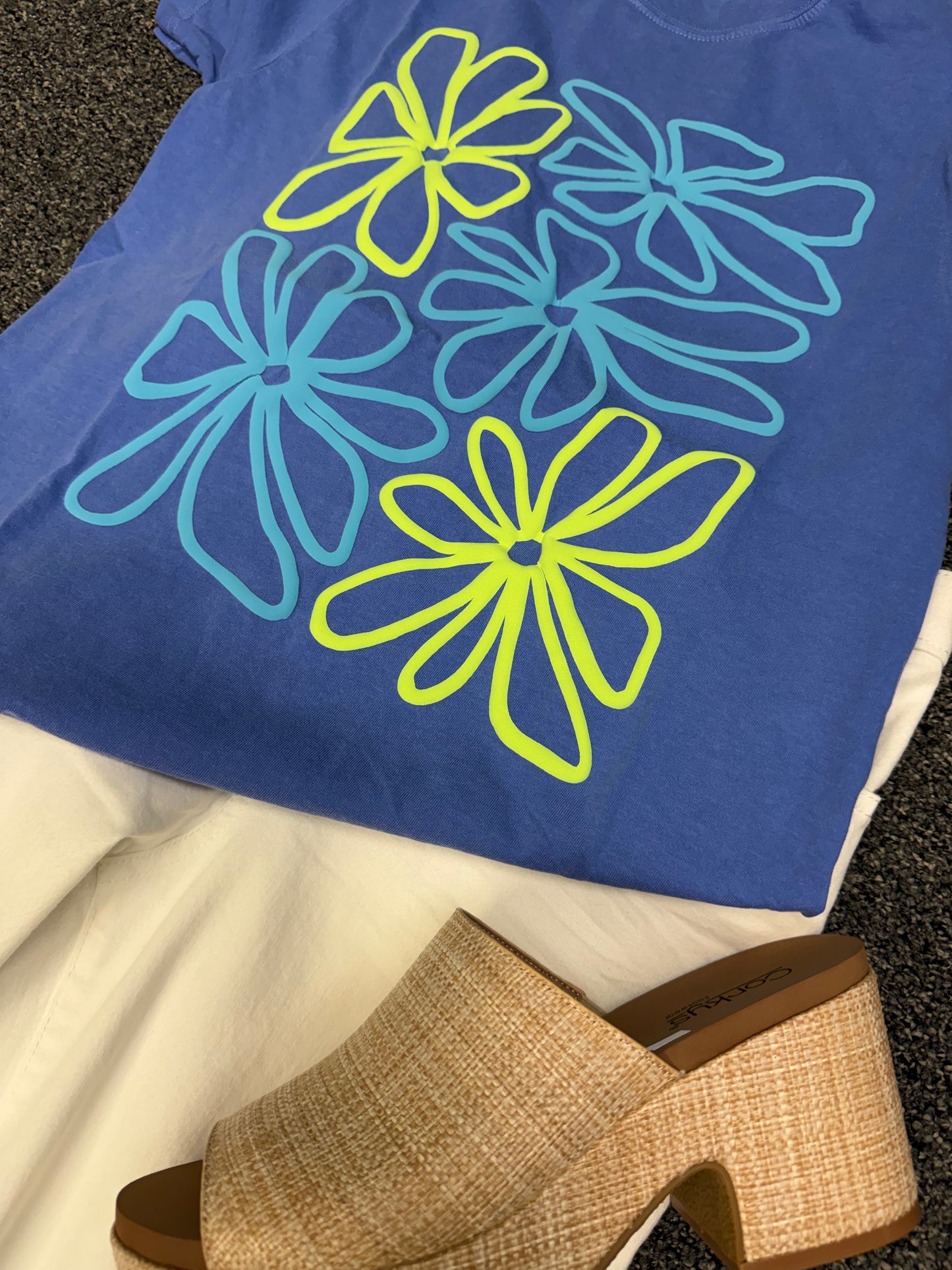 Bright Puff Flowers Tee Summertime Pool Side Fun Graphic Tee | Queen Bee Boutique