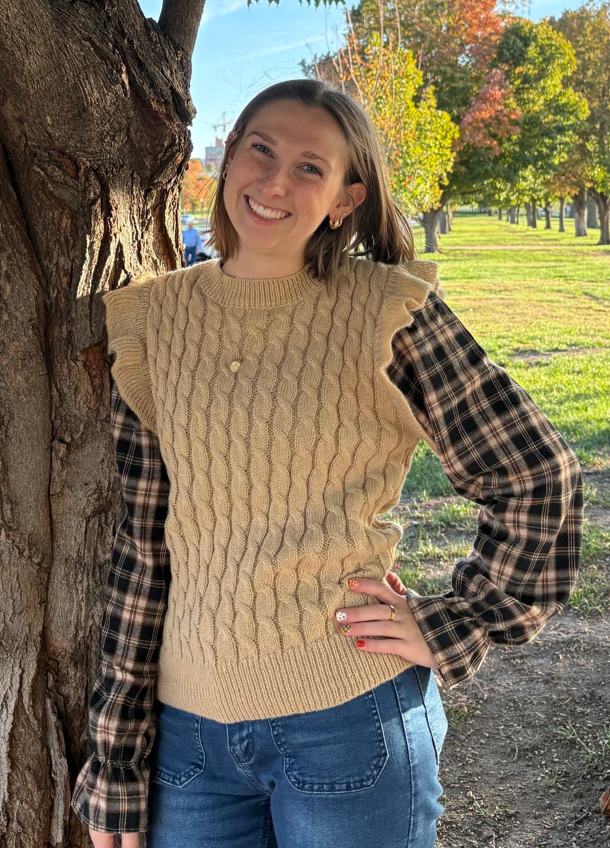 Cozy Cable Knit Sweater Vest with Plaid Sleeves – Tan &amp; Black