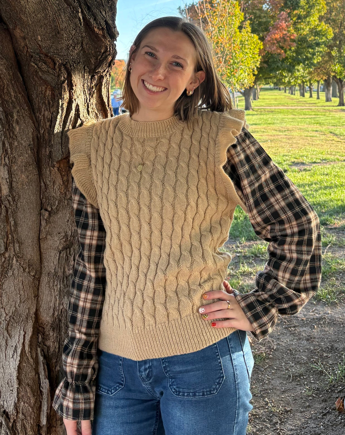 Cozy Cable Knit Sweater Vest with Plaid Sleeves – Tan &amp; Black