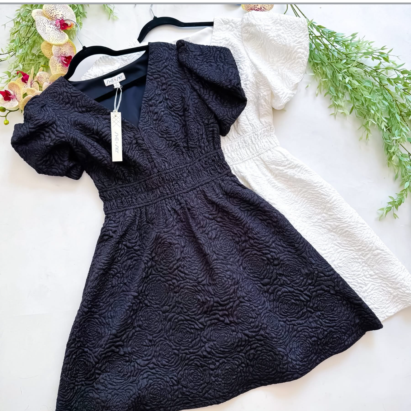 Black & White Rose Print Dress V Neck Puff Sleeve | Queen Bee Boutique