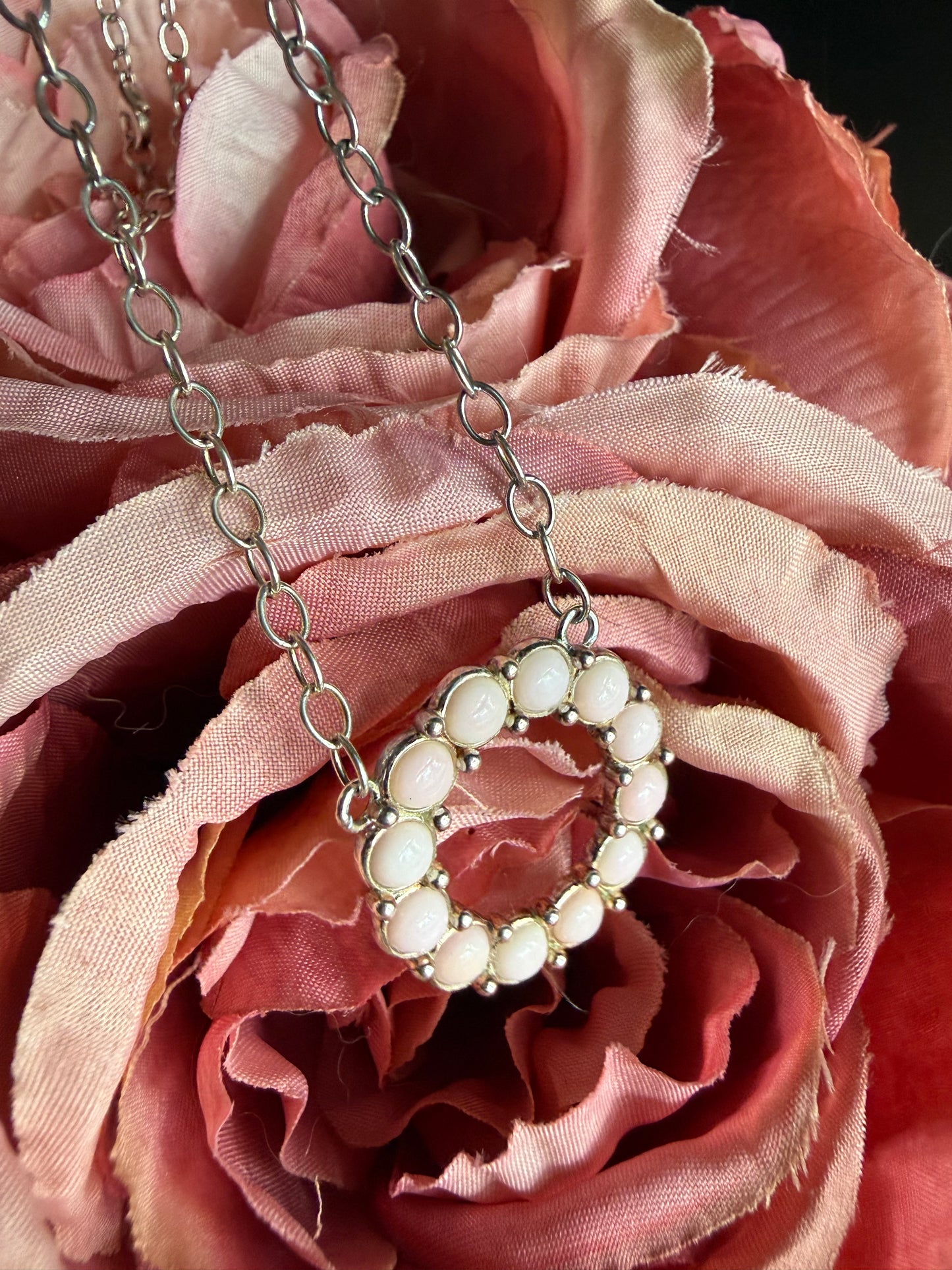 Pink Conch Circle Pendant Necklace | Queen Bee Boutique