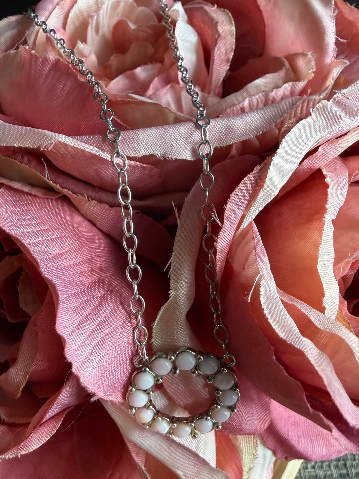 Pink Conch Circle Pendant Necklace | Queen Bee Boutique
