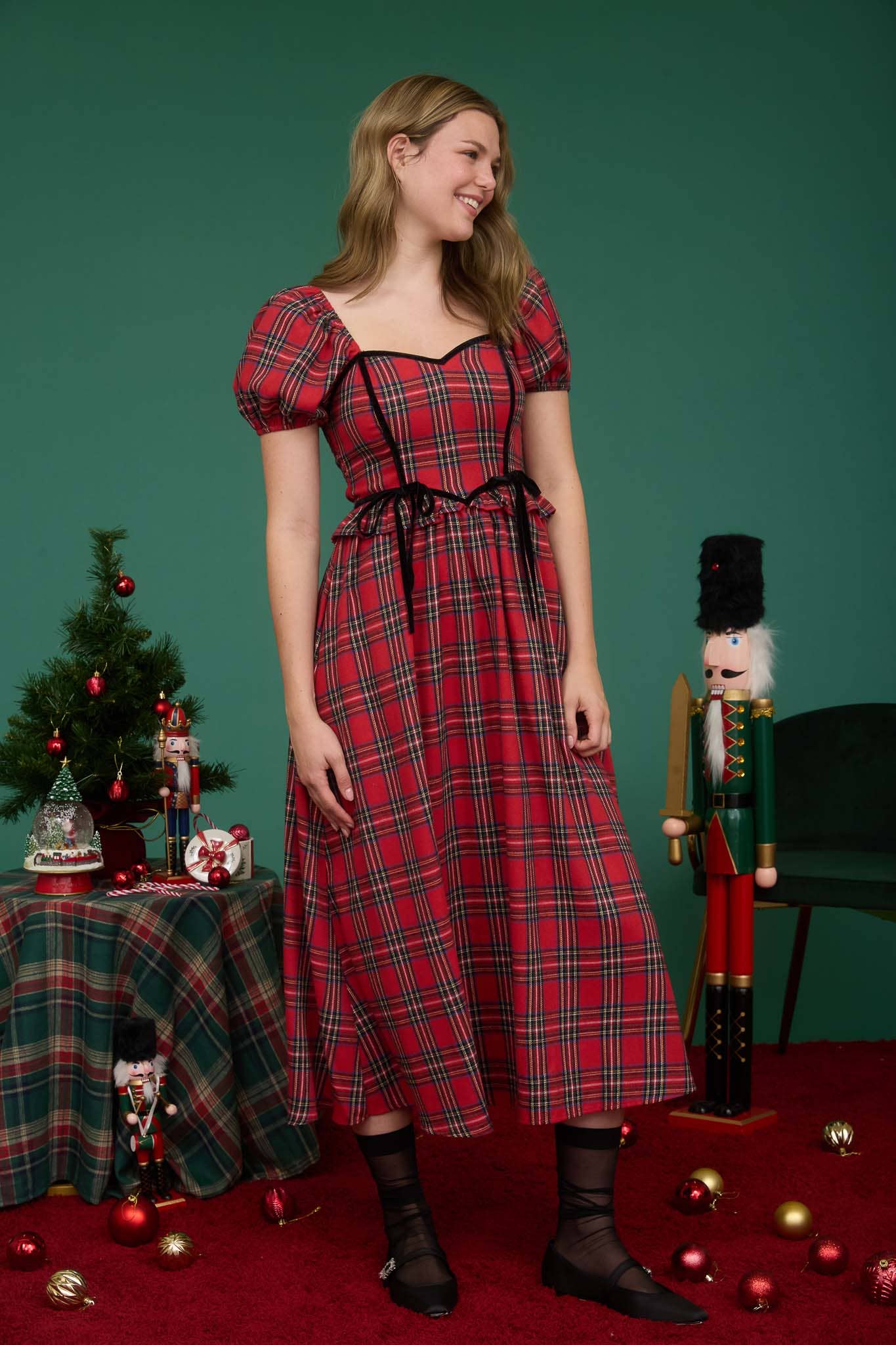 HOLIDAY PLAID PUFF MIDI DRESS